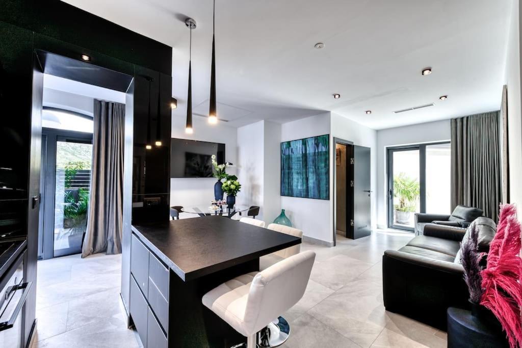 Apartment One B With Heated Private Pool 두브로브니크 외부 사진